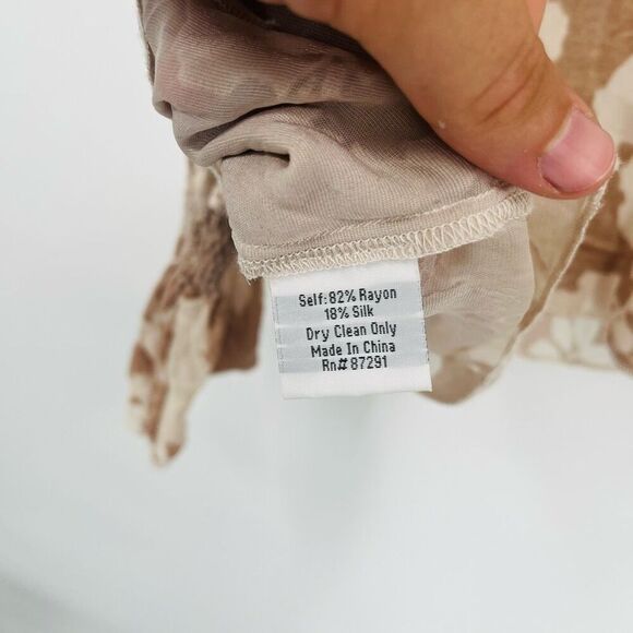 Vintage Johnny Was - Jade Blouse Small Silk Beige Taupe Floral Cold Shoulder - Picture 8 of 8